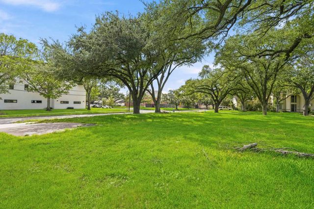 4827 Braesvalley Drive, Houston, TX 77096