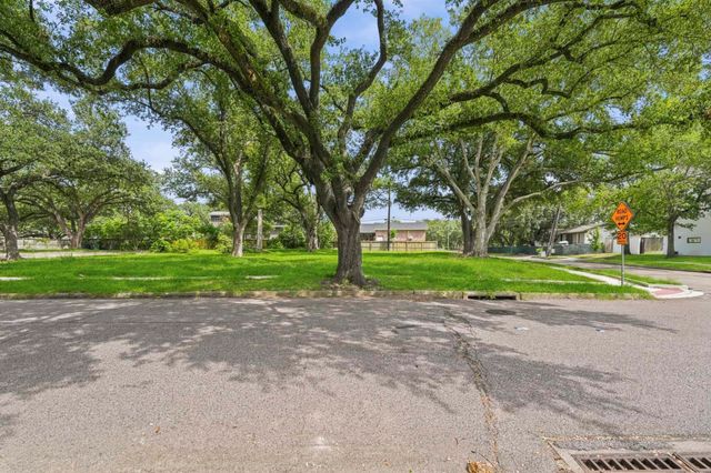 4827 Braesvalley Drive, Houston, TX 77096