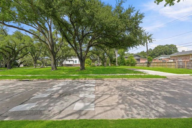 4827 Braesvalley Drive, Houston, TX 77096