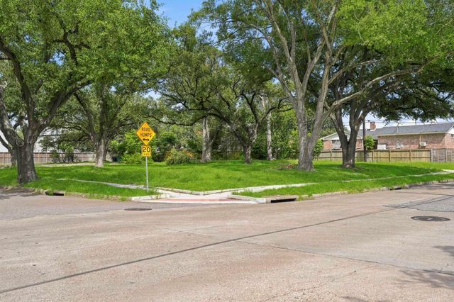 4827 Braesvalley Drive, Houston, TX 77096