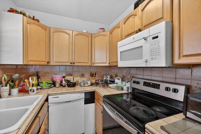 1171 NE 182nd St, North Miami Beach, FL 33162