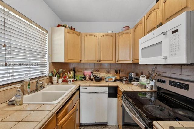 1171 NE 182nd St, North Miami Beach, FL 33162