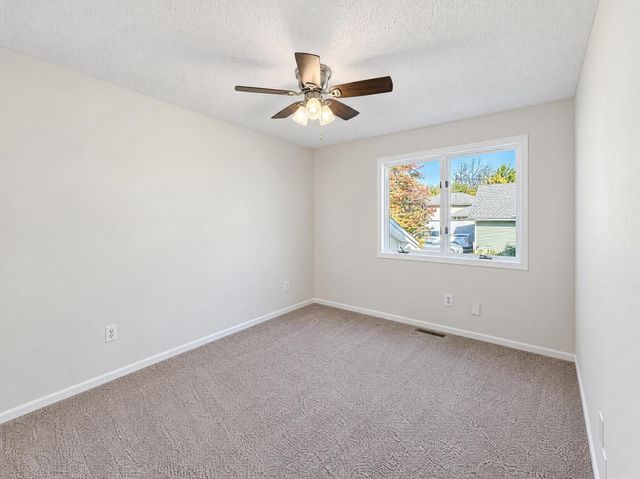 1122 Prairie Court S, Shakopee, MN 55379