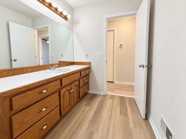 1122 Prairie Court S, Shakopee, MN 55379