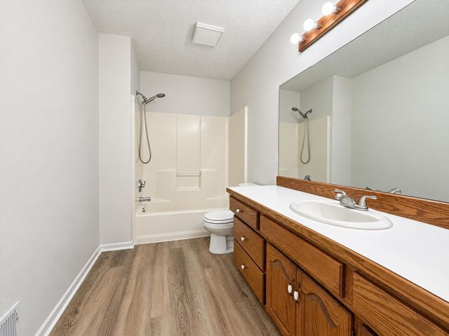 1122 Prairie Court S, Shakopee, MN 55379