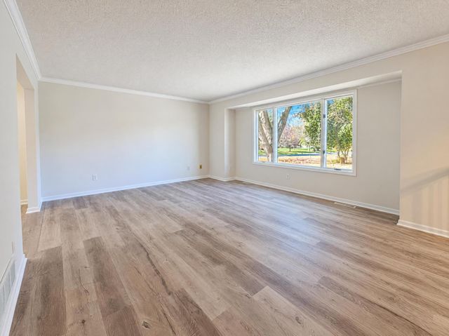 1122 Prairie Court S, Shakopee, MN 55379