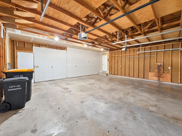 1122 Prairie Court S, Shakopee, MN 55379