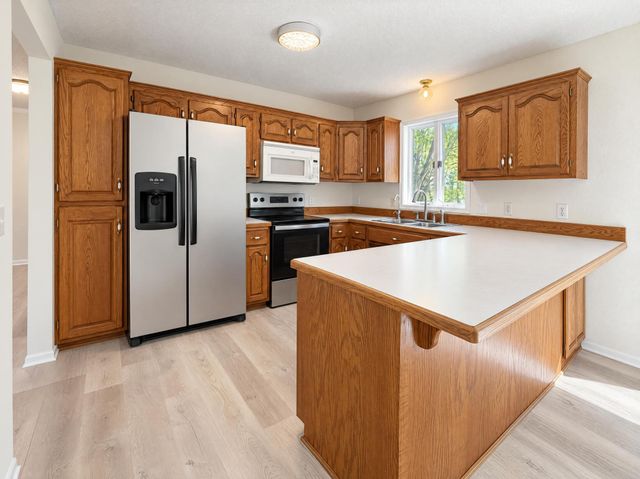 1122 Prairie Court S, Shakopee, MN 55379
