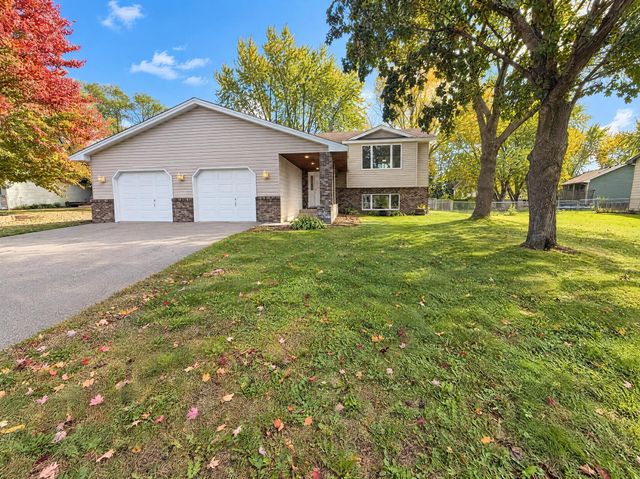 1122 Prairie Court S, Shakopee, MN 55379