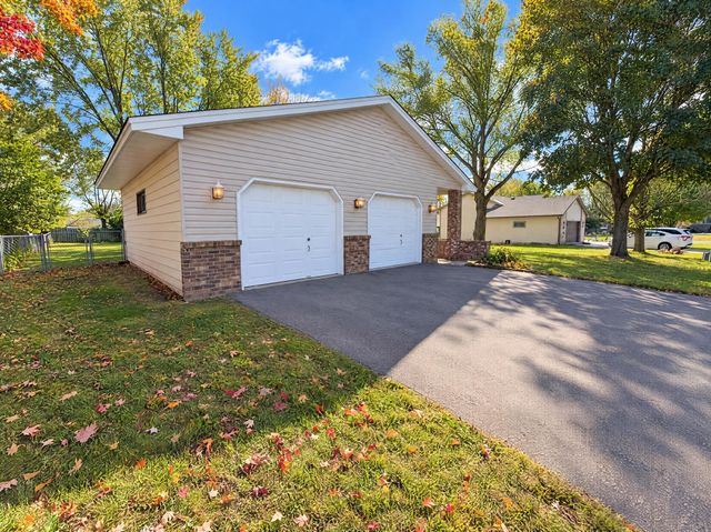 1122 Prairie Court S, Shakopee, MN 55379