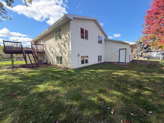 1122 Prairie Court S, Shakopee, MN 55379