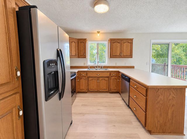 1122 Prairie Court S, Shakopee, MN 55379