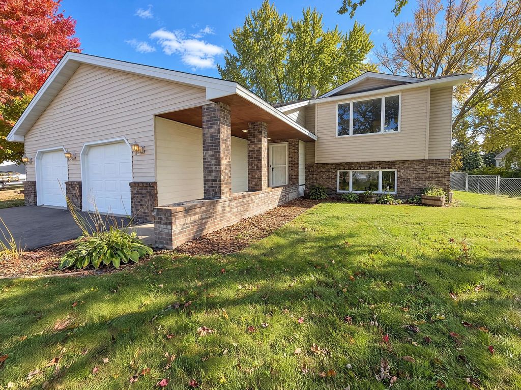 1122 Prairie Court S, Shakopee, MN 55379