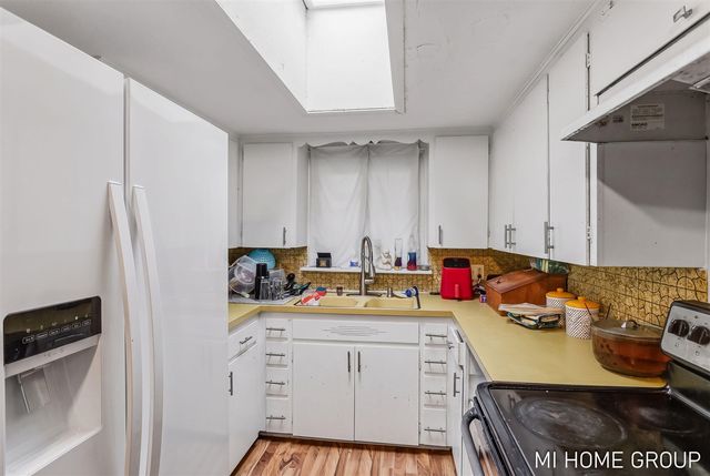 828 W 24th Street, Holland, MI 49423