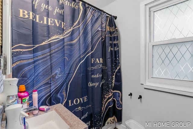 828 W 24th Street, Holland, MI 49423