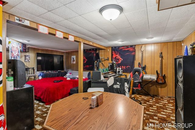 828 W 24th Street, Holland, MI 49423