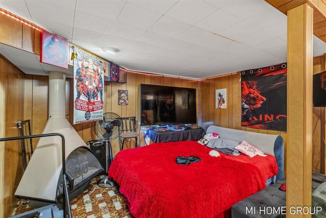 828 W 24th Street, Holland, MI 49423
