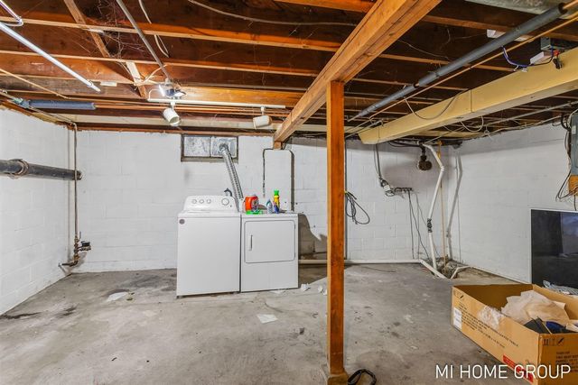 828 W 24th Street, Holland, MI 49423