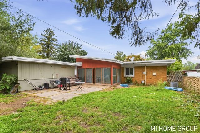 828 W 24th Street, Holland, MI 49423