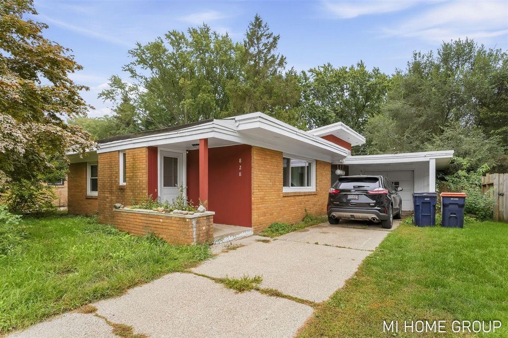 828 W 24th Street, Holland, MI 49423