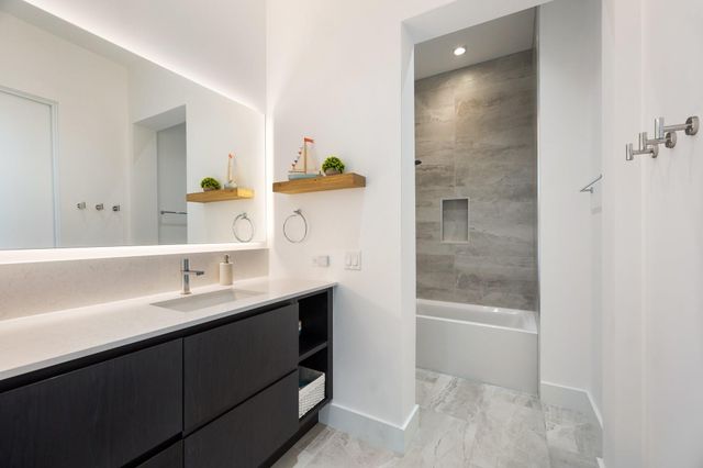 2710 Steel Street 704, Houston, TX 77098