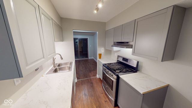 73 Trails End, Greenwood, IN 46142