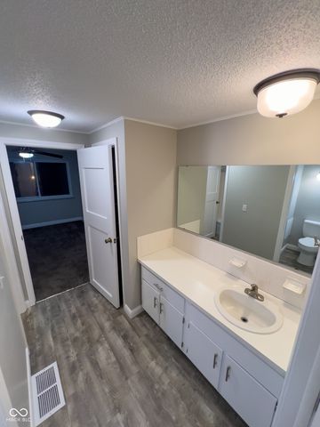 73 Trails End, Greenwood, IN 46142