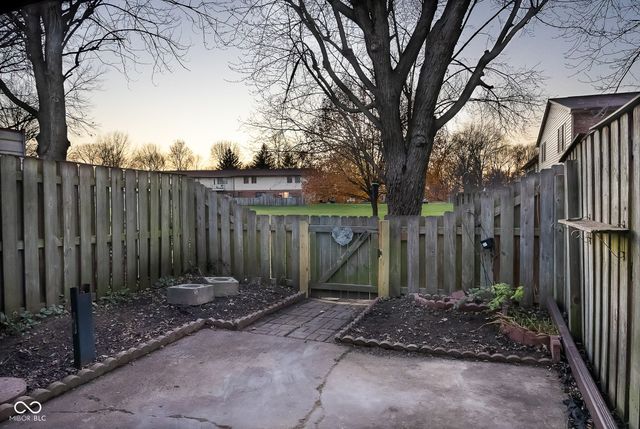 73 Trails End, Greenwood, IN 46142