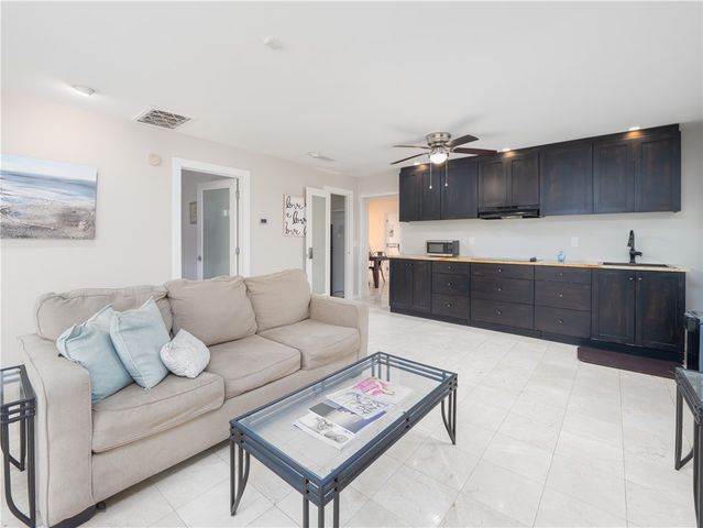 900 Mallery Street, St Simons Island, GA 31522