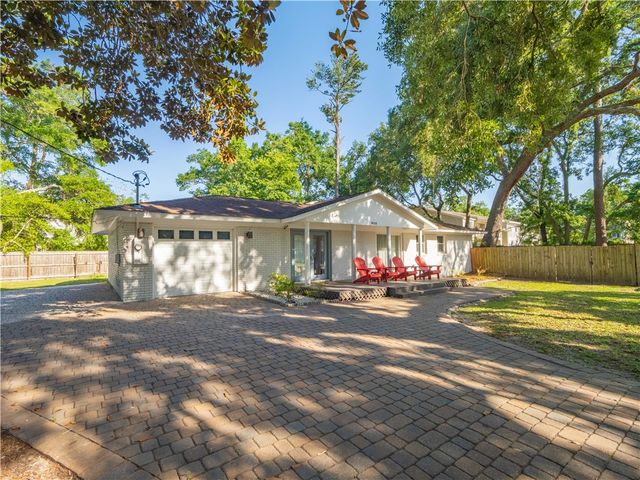 900 Mallery Street, St Simons Island, GA 31522