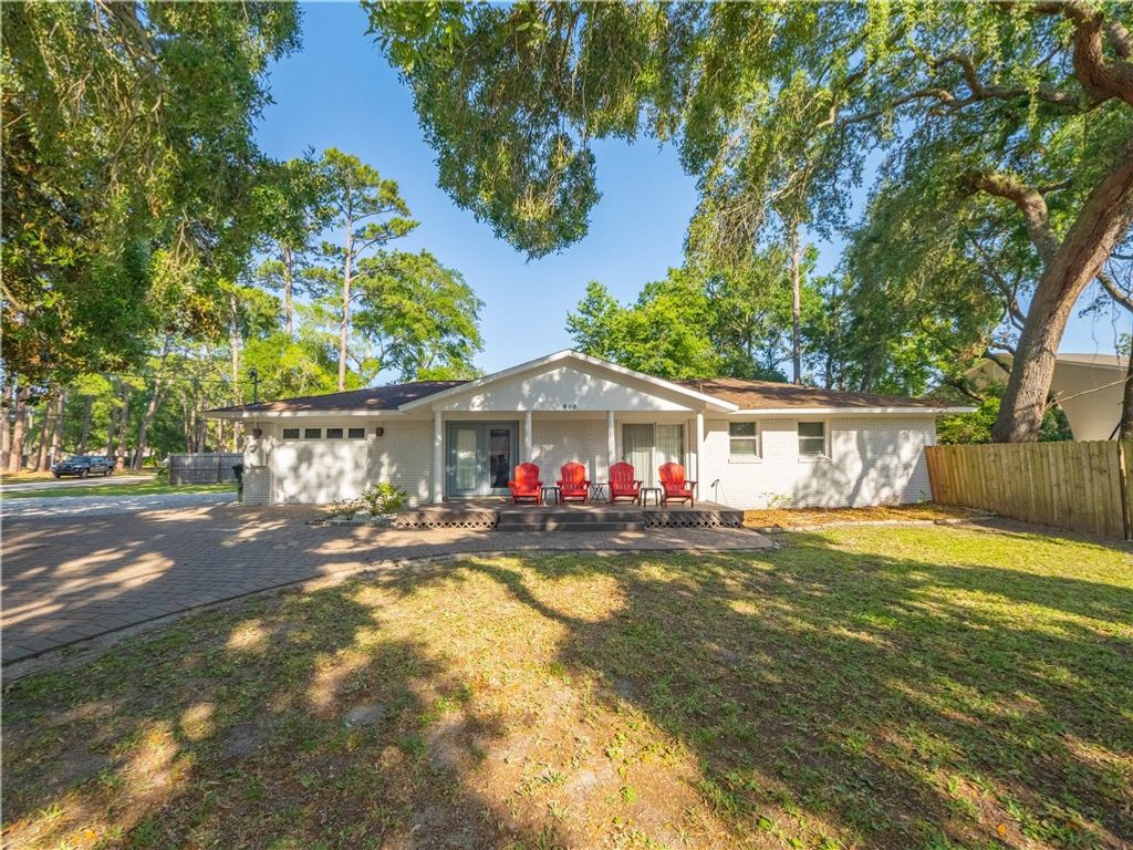 900 Mallery Street, St Simons Island, GA 31522