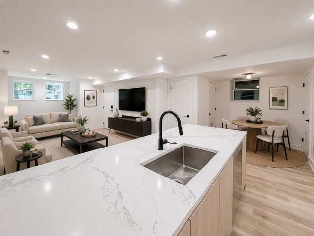 2113 N Kenmore Avenue G, Chicago, IL 60614