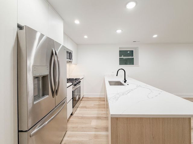 2113 N Kenmore Avenue G, Chicago, IL 60614