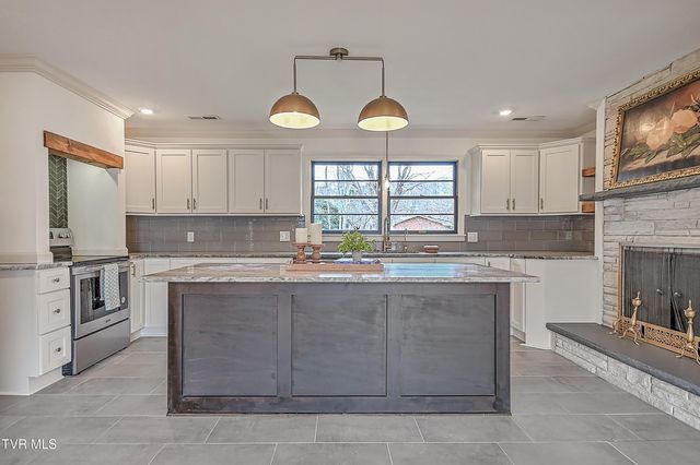 1708 Jackson Terrace, Johnson City, TN 37604