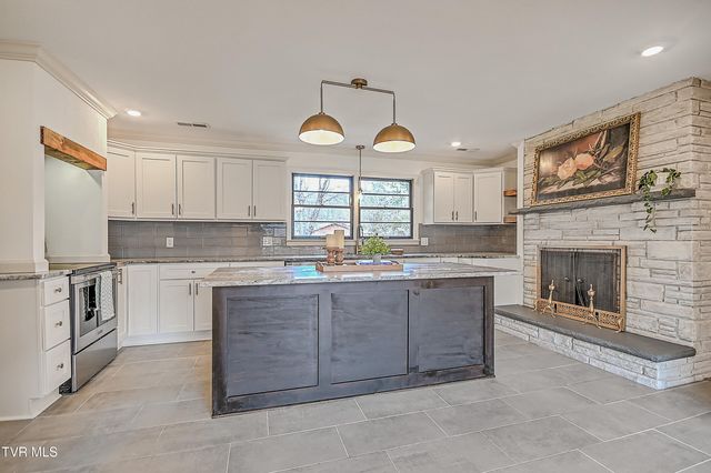 1708 Jackson Terrace, Johnson City, TN 37604