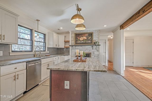 1708 Jackson Terrace, Johnson City, TN 37604