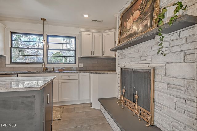 1708 Jackson Terrace, Johnson City, TN 37604