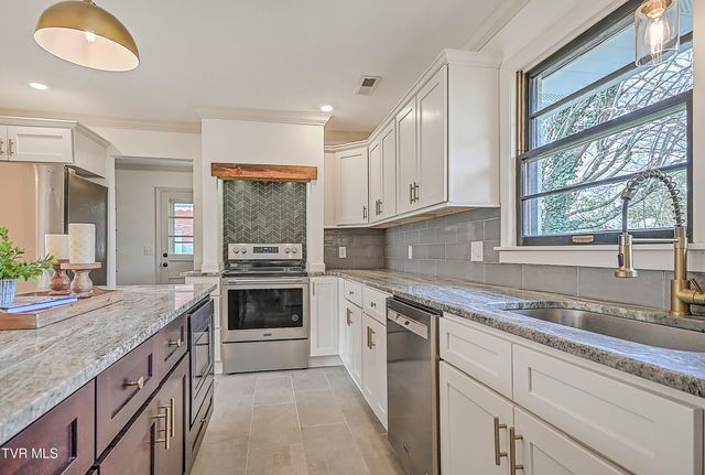 1708 Jackson Terrace, Johnson City, TN 37604