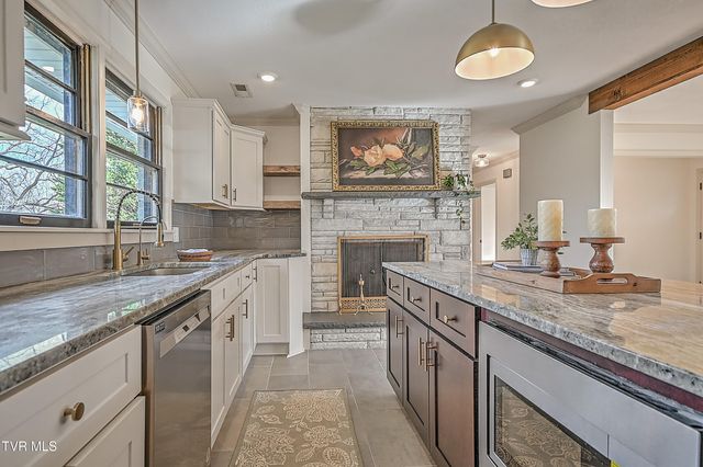 1708 Jackson Terrace, Johnson City, TN 37604