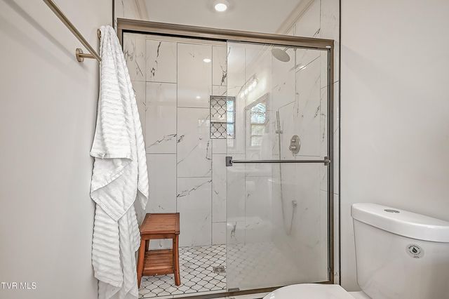 1708 Jackson Terrace, Johnson City, TN 37604