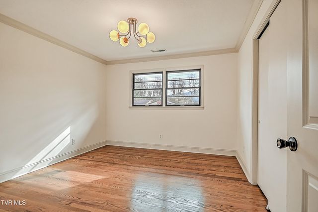 1708 Jackson Terrace, Johnson City, TN 37604