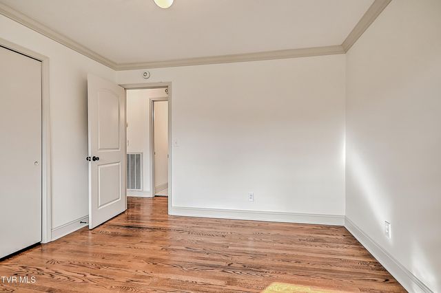 1708 Jackson Terrace, Johnson City, TN 37604