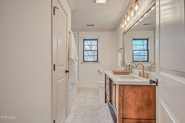 1708 Jackson Terrace, Johnson City, TN 37604