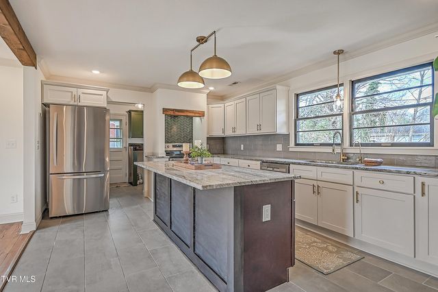 1708 Jackson Terrace, Johnson City, TN 37604