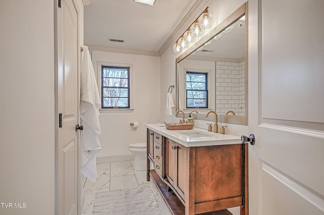 1708 Jackson Terrace, Johnson City, TN 37604