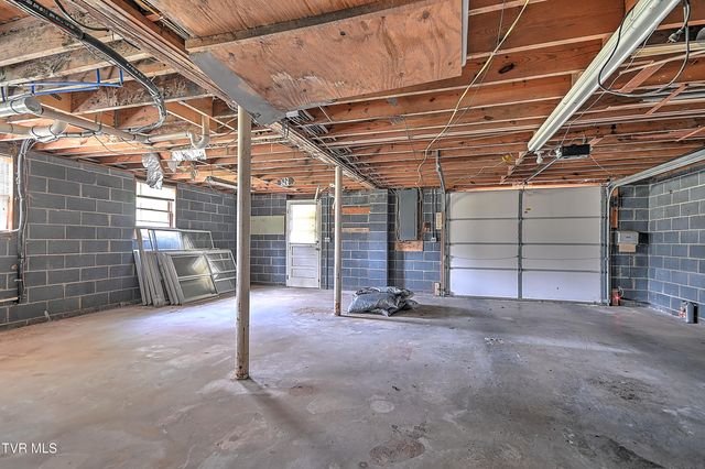 1708 Jackson Terrace, Johnson City, TN 37604