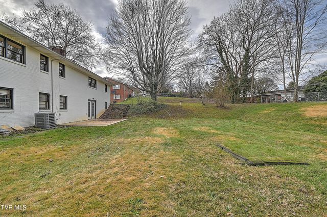 1708 Jackson Terrace, Johnson City, TN 37604