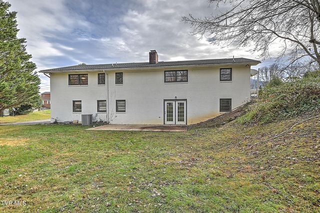 1708 Jackson Terrace, Johnson City, TN 37604