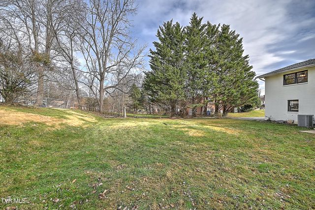 1708 Jackson Terrace, Johnson City, TN 37604