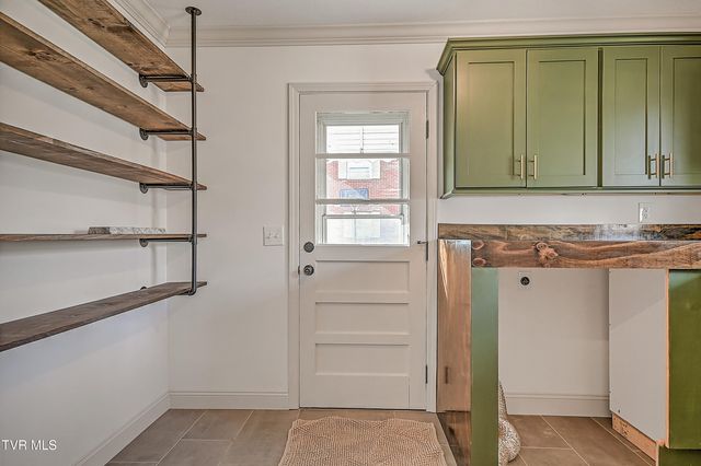 1708 Jackson Terrace, Johnson City, TN 37604